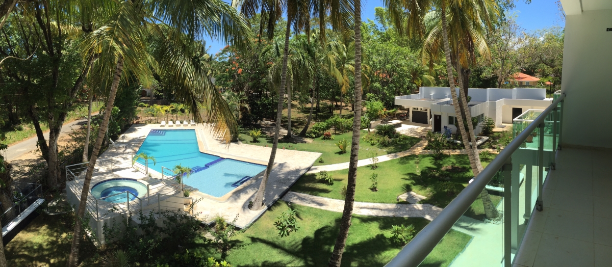 Ocean Rocks garden and pool in Perla Marina